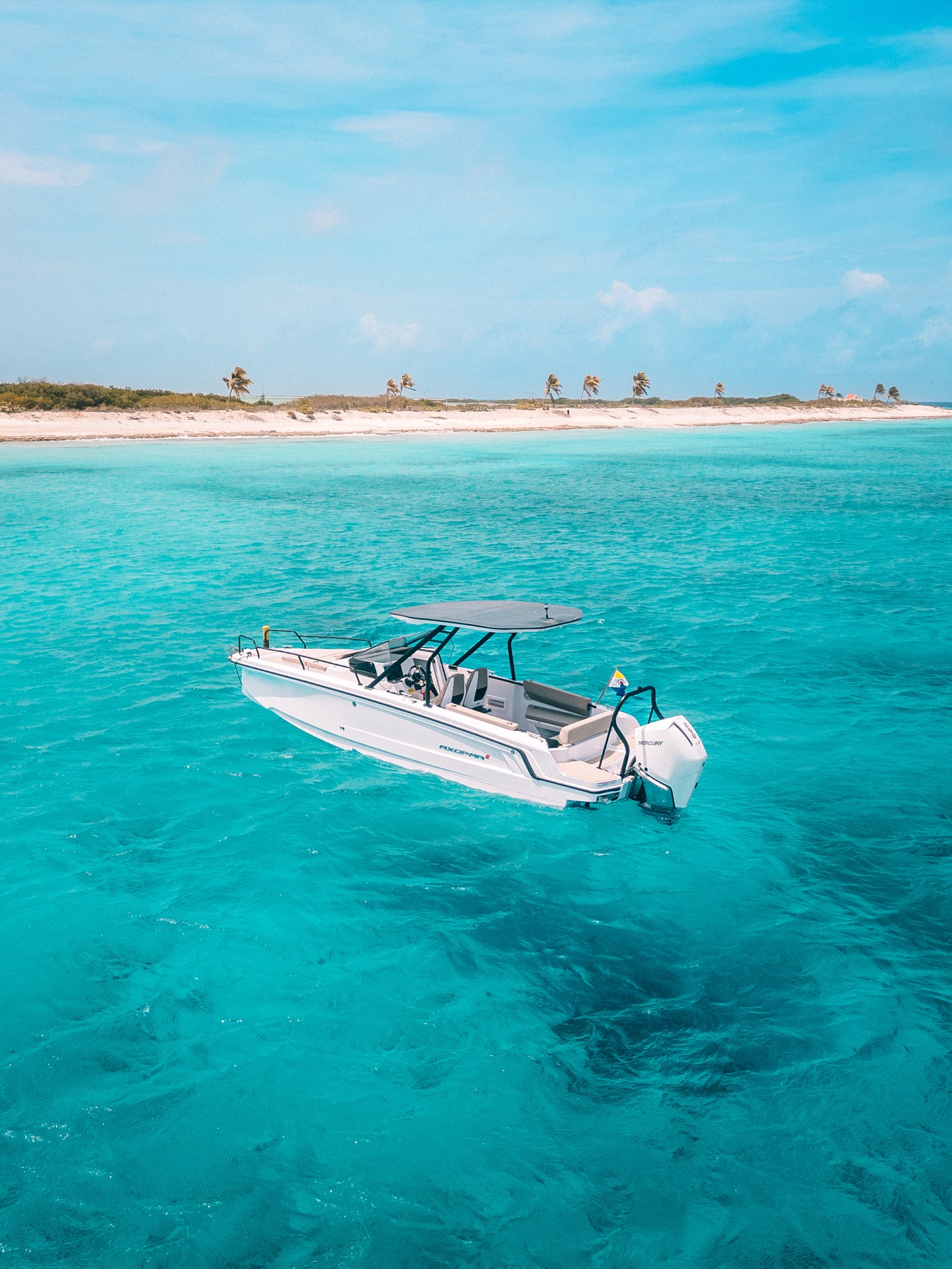 Axopar 25 sport boat