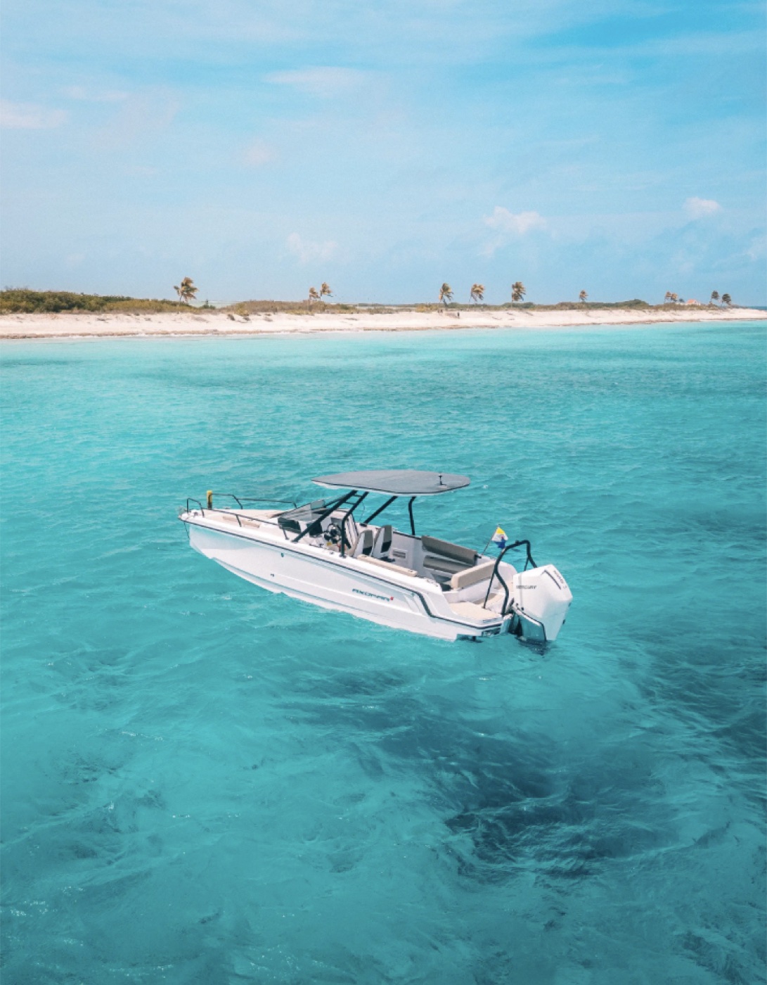 Axopar 25 on the Bonaire coastline