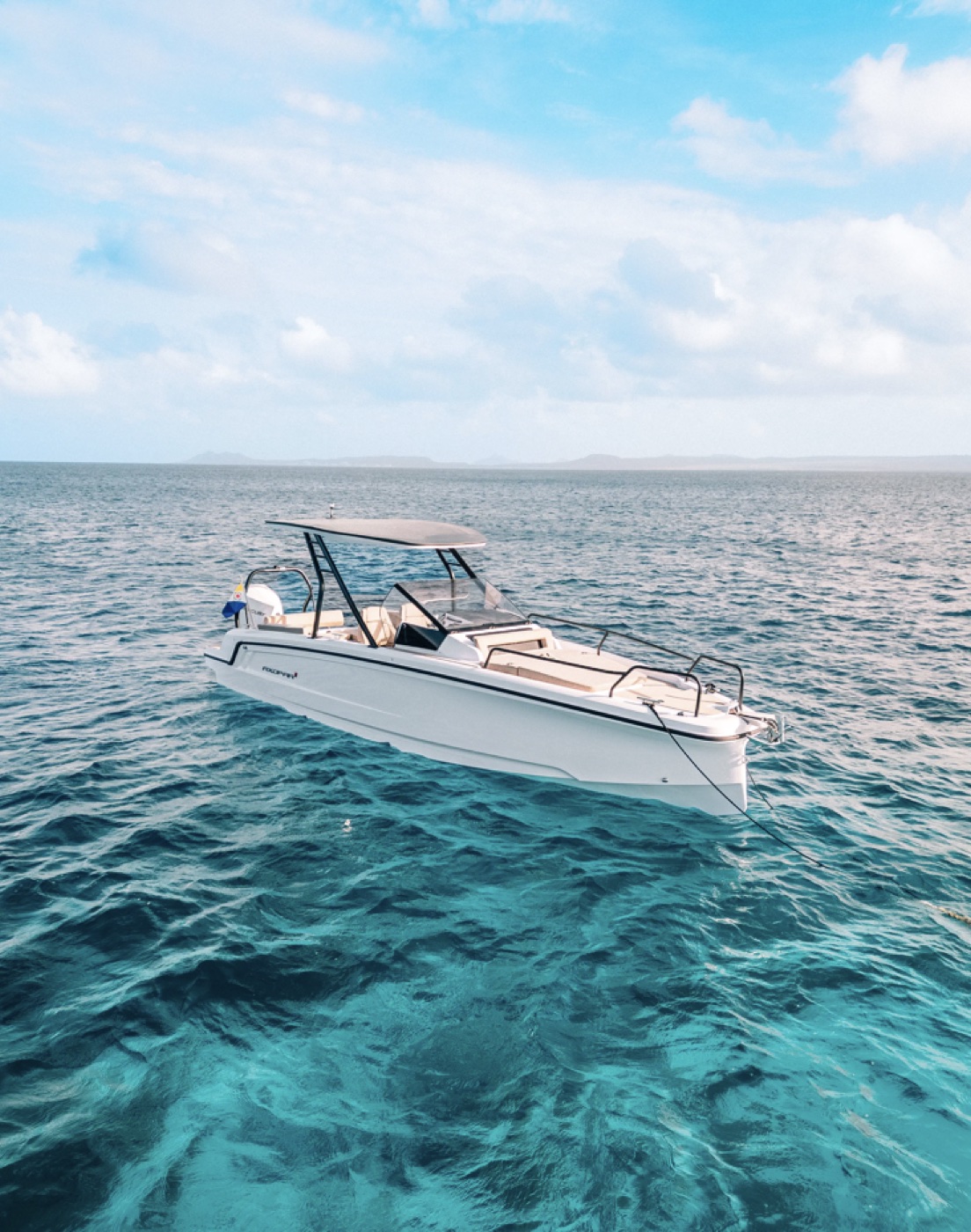 Axopar 25 cockpit and seating